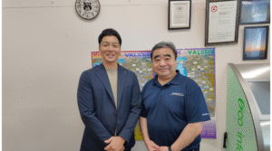 東京大学江崎浩先生と株式会社ritaの代表取締役：新潟真也が映った写真。江崎先生に、IT基礎力講座の重要性や社会的意義について取材した際の写真です。